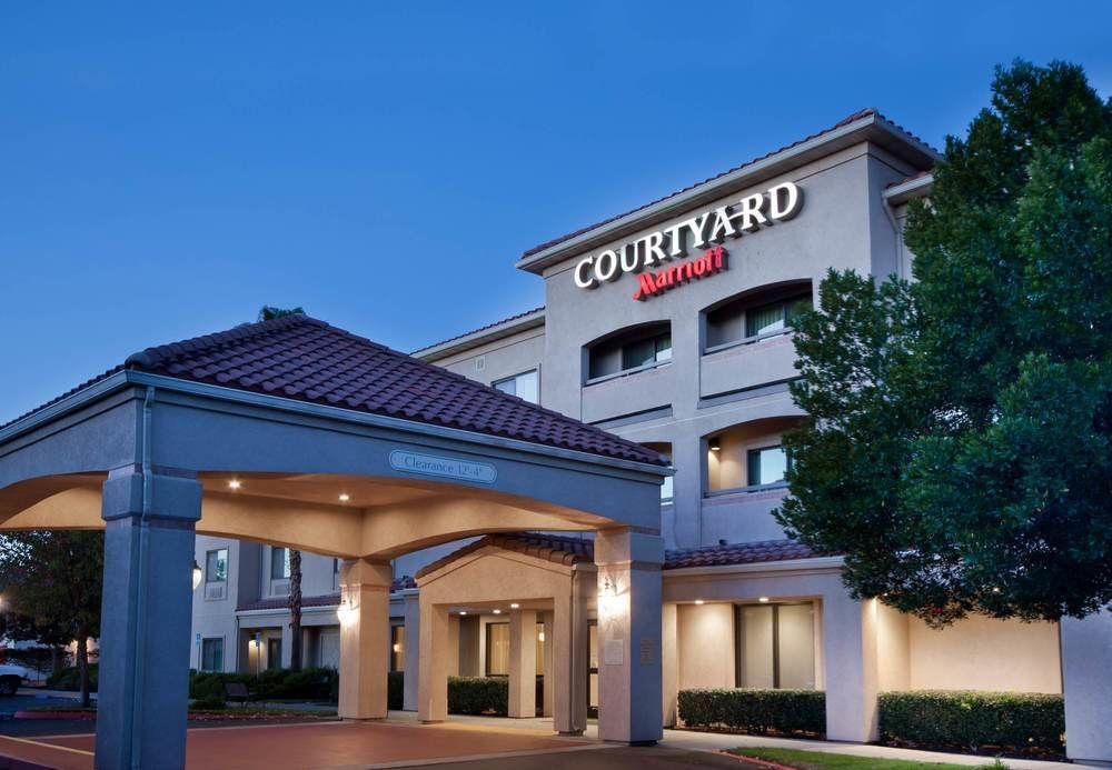 Courtyard By Marriott Palmdale Hotel Exterior photo