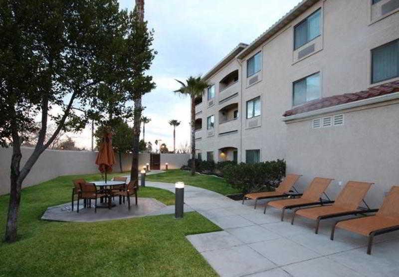 Courtyard By Marriott Palmdale Hotel Exterior photo