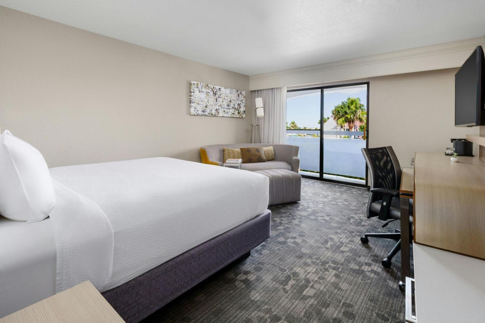Courtyard By Marriott Palmdale Hotel Exterior photo