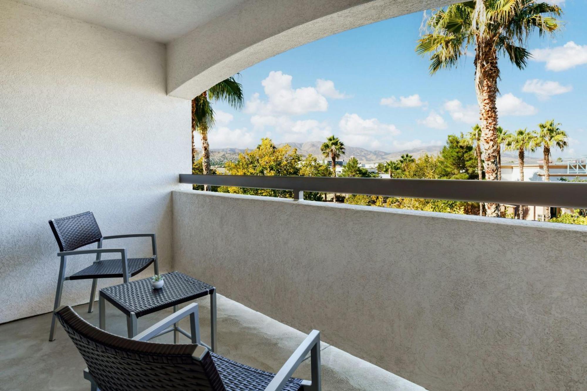 Courtyard By Marriott Palmdale Hotel Exterior photo