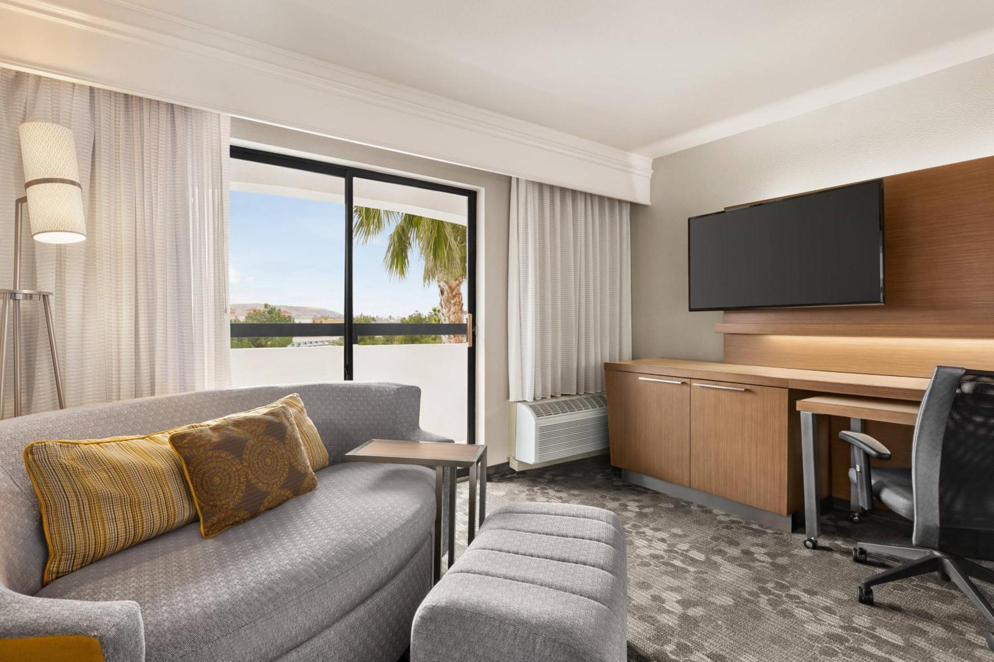 Courtyard By Marriott Palmdale Hotel Exterior photo