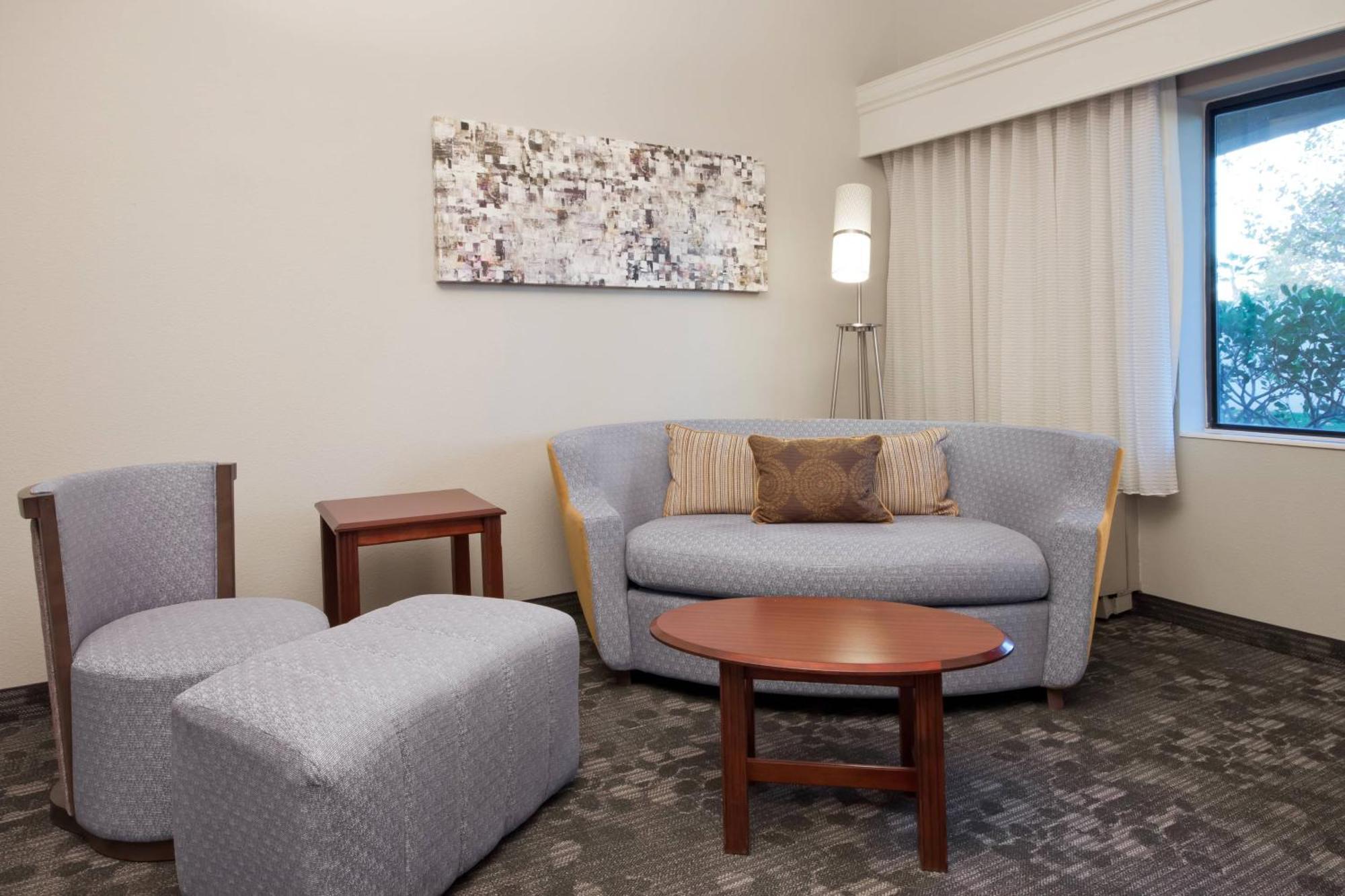 Courtyard By Marriott Palmdale Hotel Exterior photo