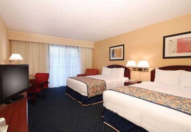 Courtyard By Marriott Palmdale Hotel Exterior photo