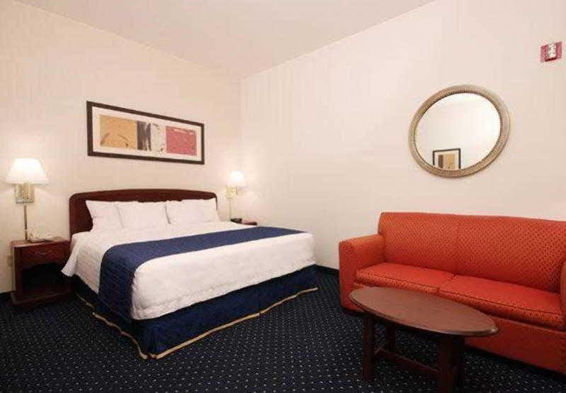Courtyard By Marriott Palmdale Hotel Exterior photo